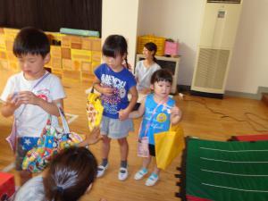 夏祭りの様子の写真