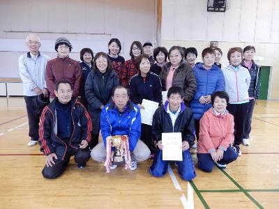 館長杯バウンドテニス大会の集合写真