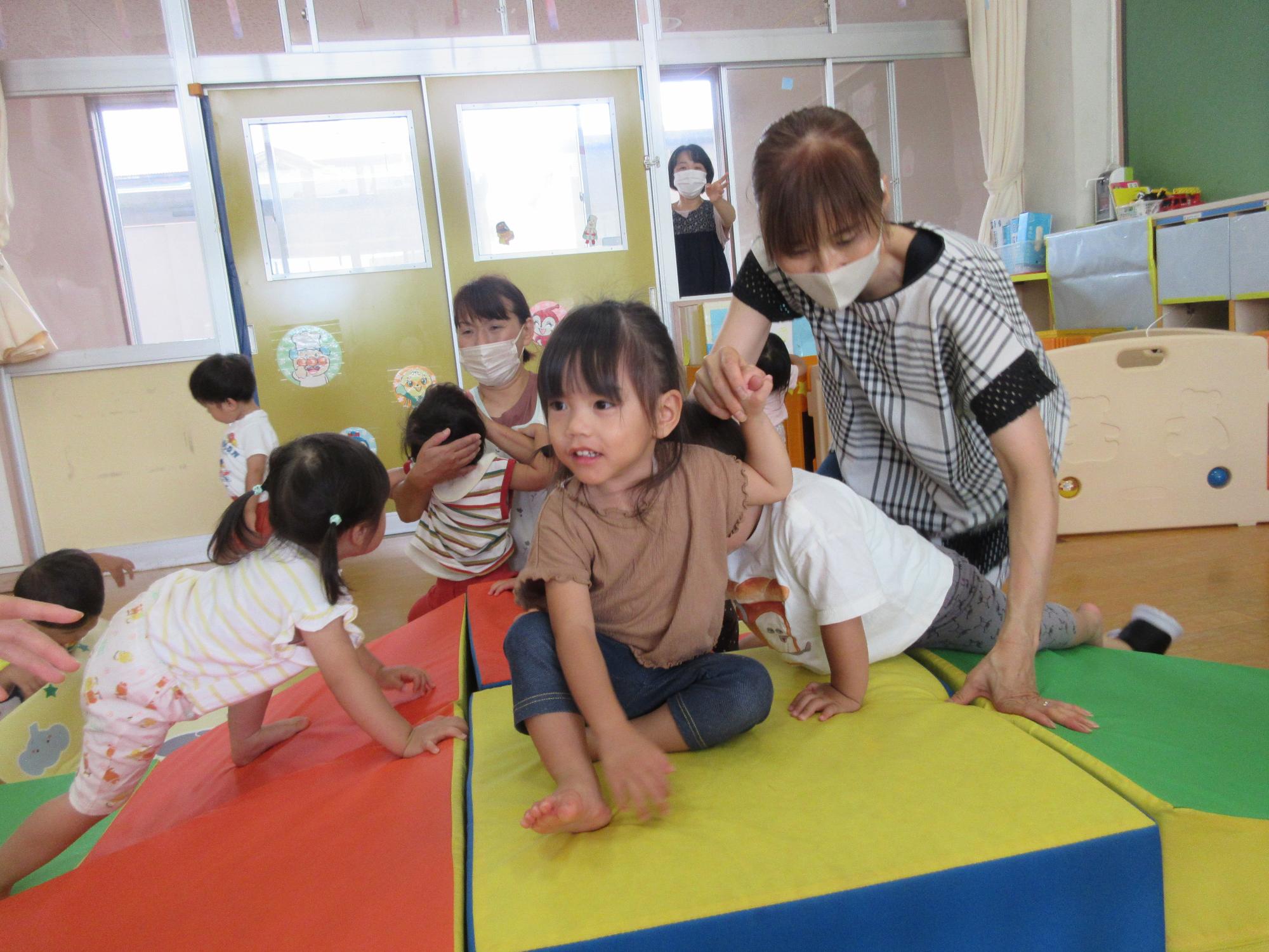 六十に