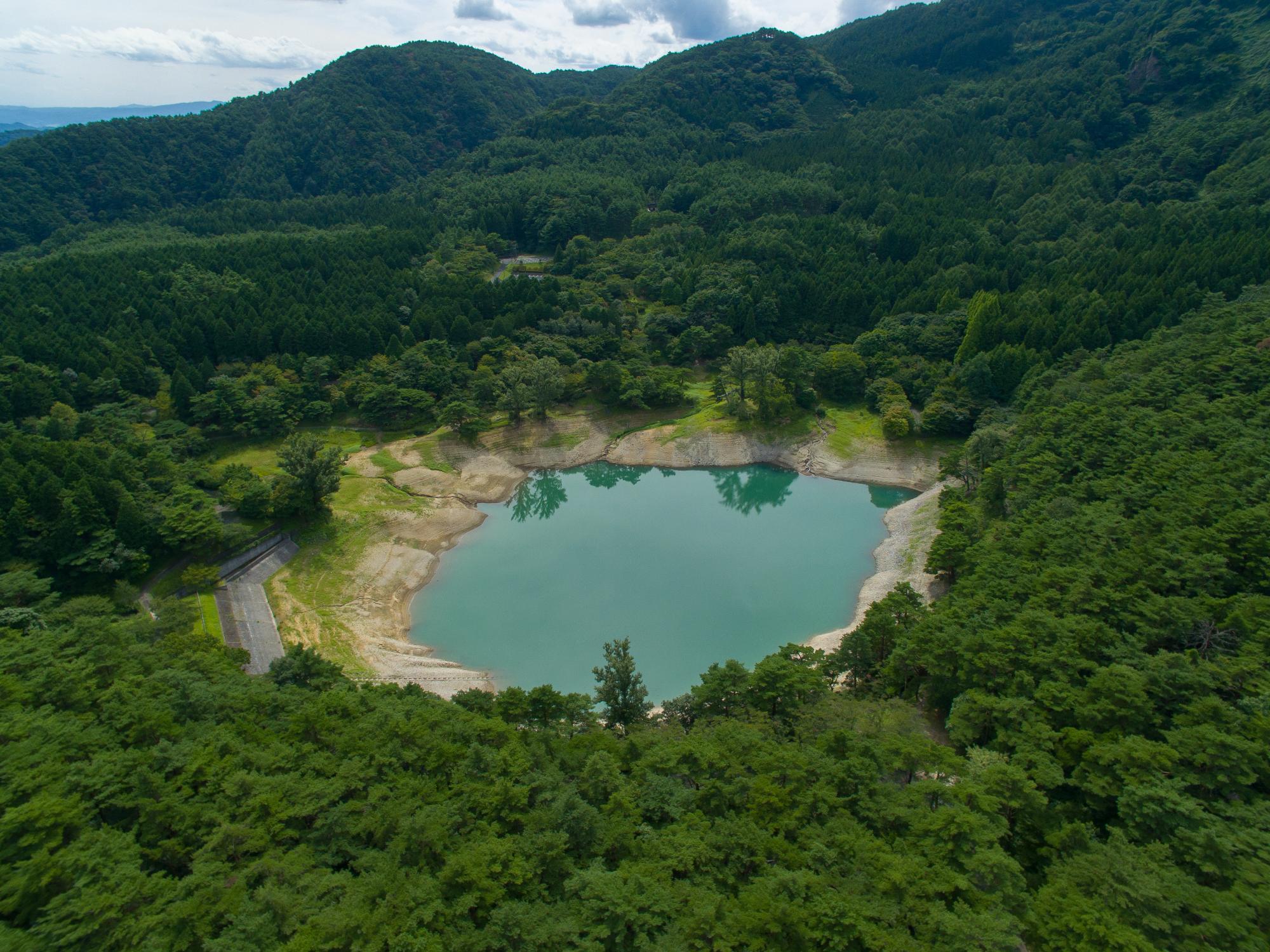 水が減少したハートレイク