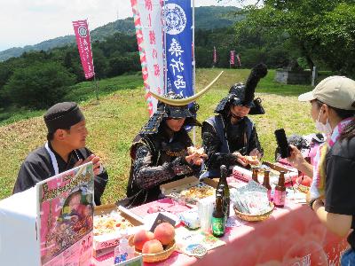 PizzaStaのピザヨーチエン、上町CHEERSのエールビール、大野屋の桃福など堪能する