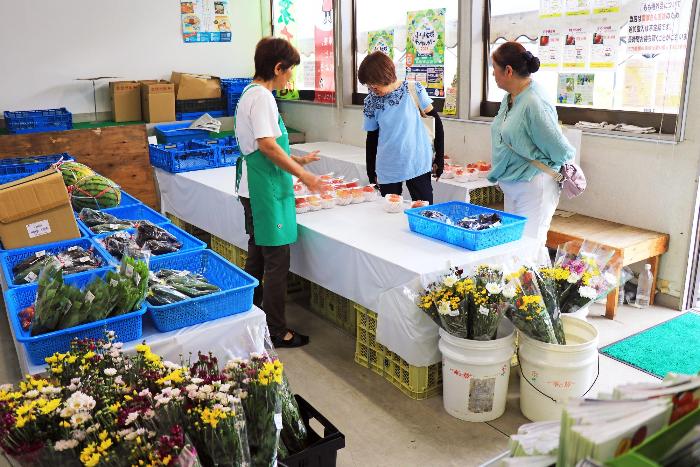 販売している様子