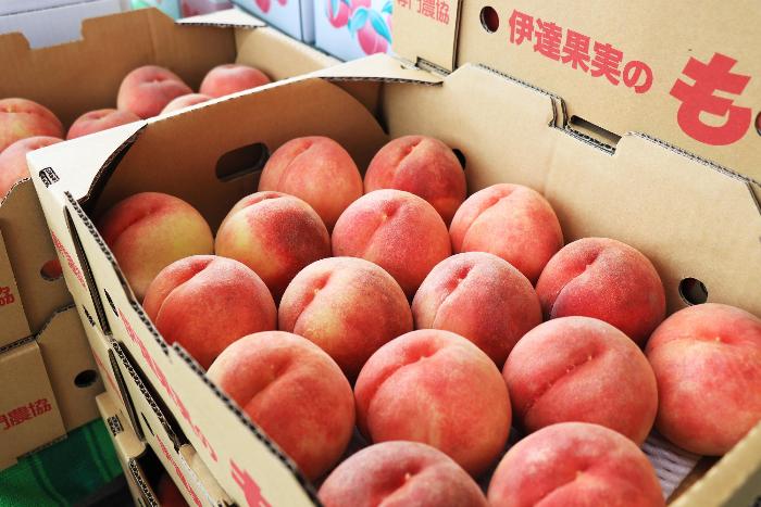 箱につめられたもも