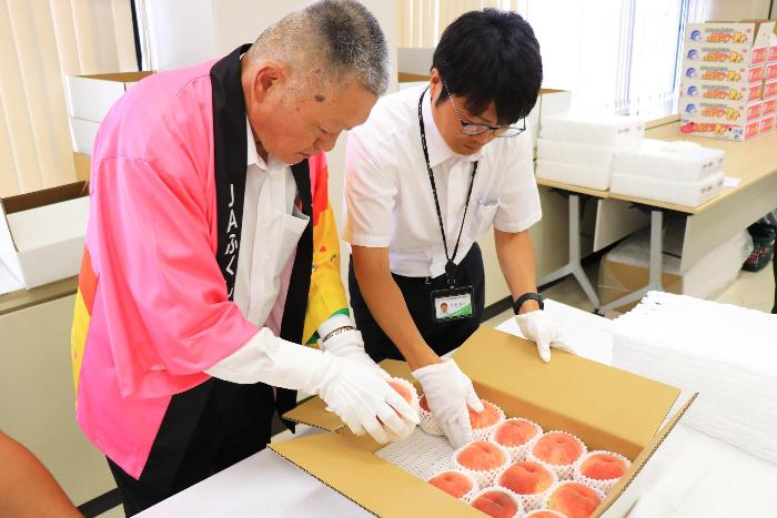 献上桃選果式の様子5