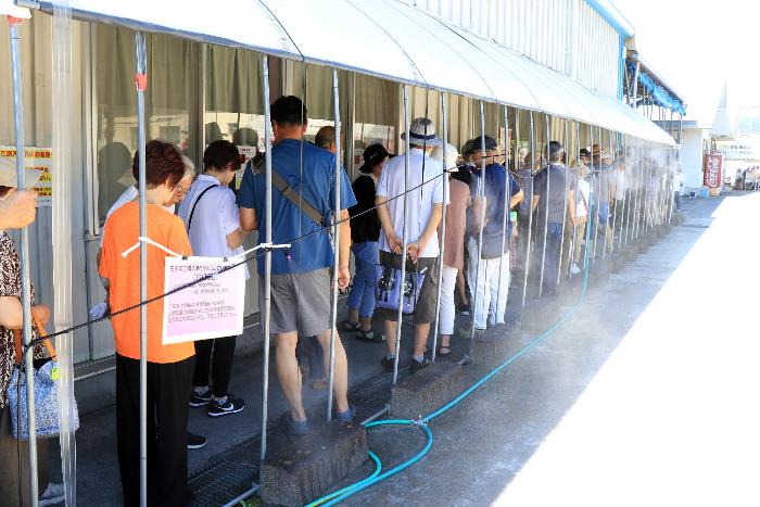 共選所沿いテント3