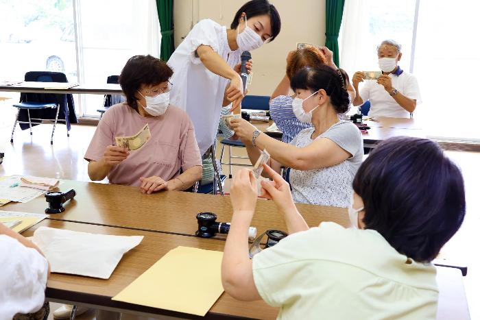 お札の秘密発見1