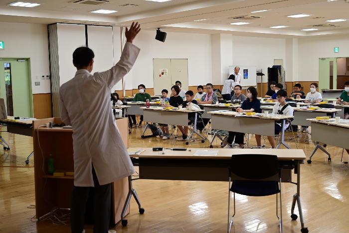 オープンキッズスクール「乾電池をつくろう」の様子1