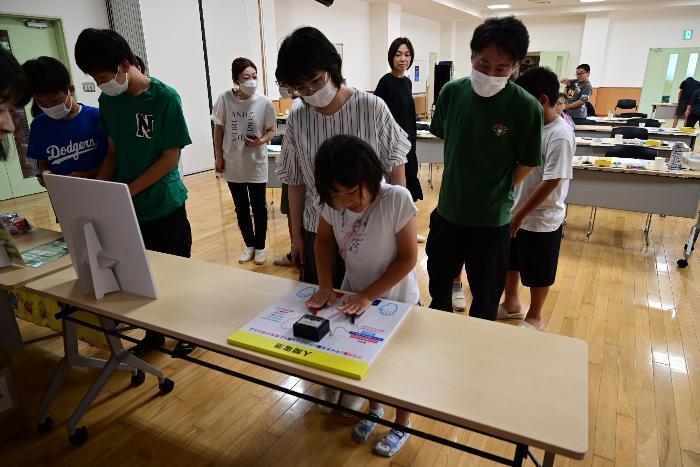 オープンキッズスクール「乾電池をつくろう」の様子2