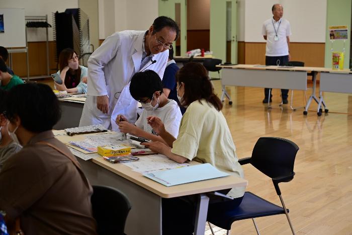 オープンキッズスクール「乾電池をつくろう」の様子4