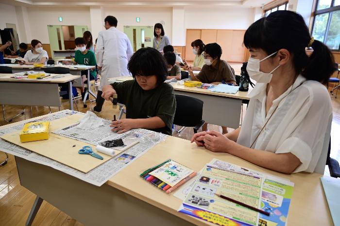 オープンキッズスクール「乾電池をつくろう」の様子5