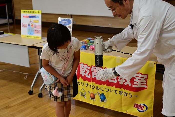 オープンキッズスクール「乾電池をつくろう」の様子7