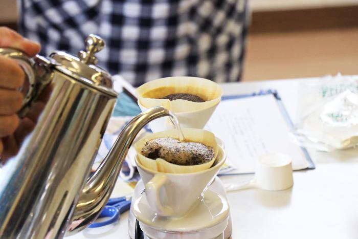 成人講座「プロに教わる！珈琲教室」の様子3