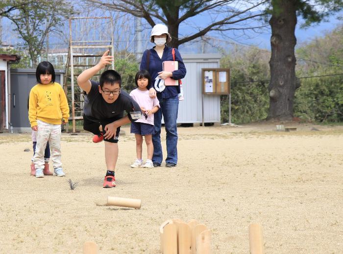 モルックに挑戦（キッズスクール）の様子