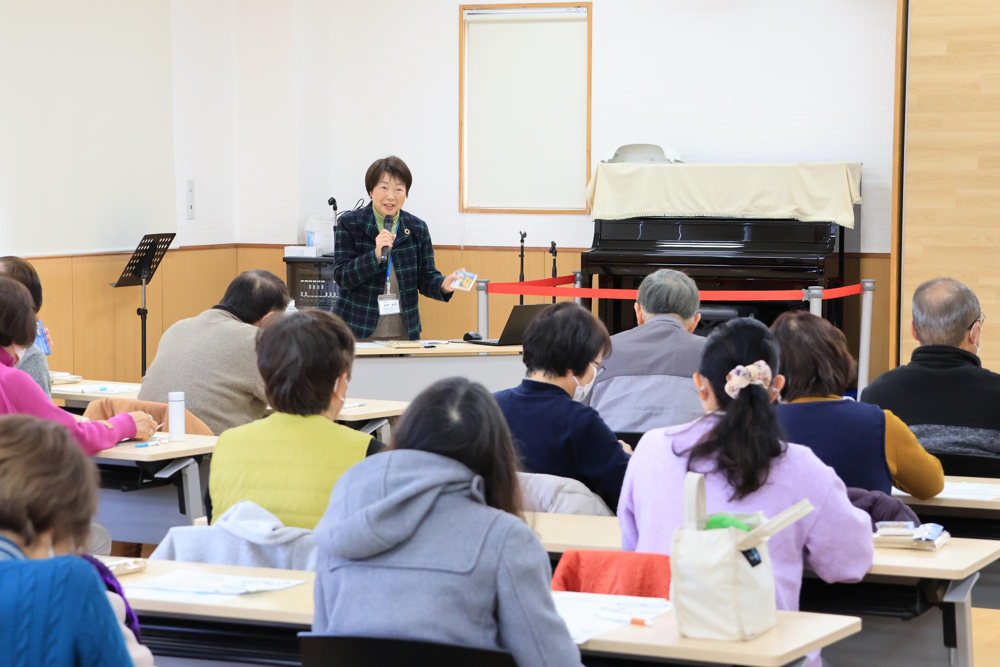 成人講座「終活について～これからの人生を考えよう～」の様子2