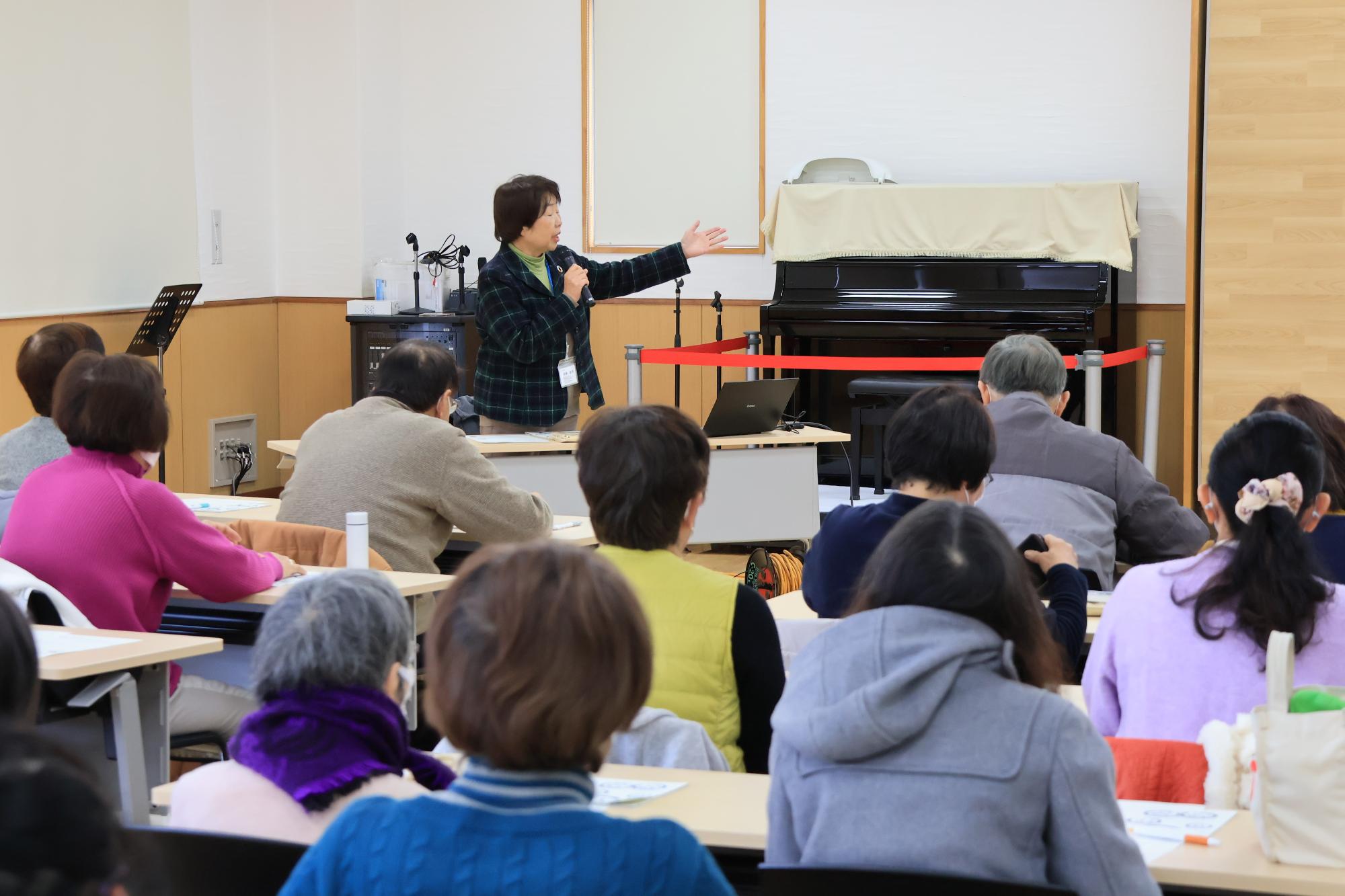 成人講座「終活について～これからの人生を考えよう～」の様子5