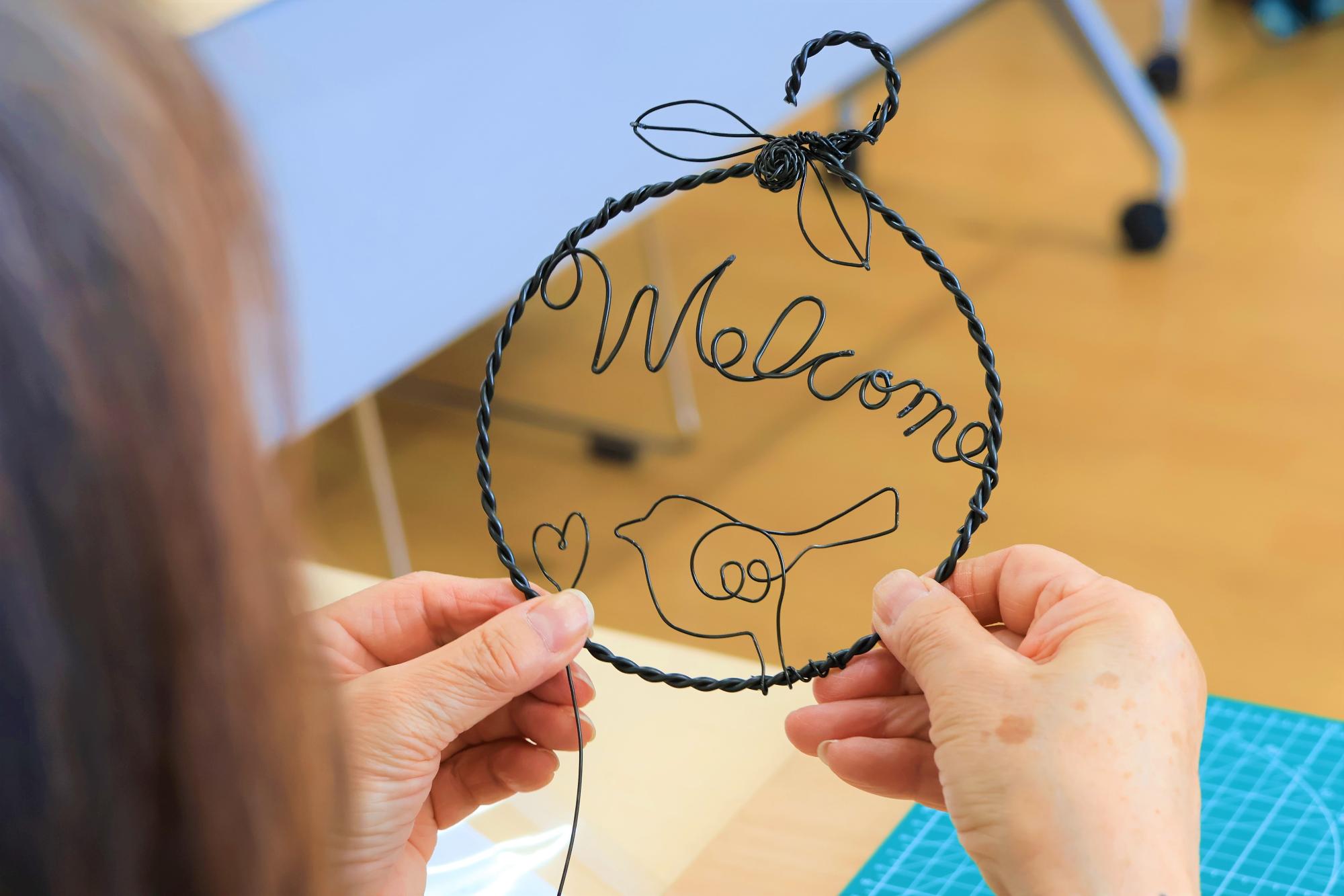 成人講座「ワイヤークラフト教室の様子2