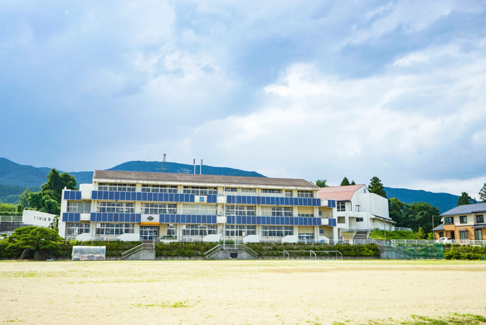 半田醸芳小学校