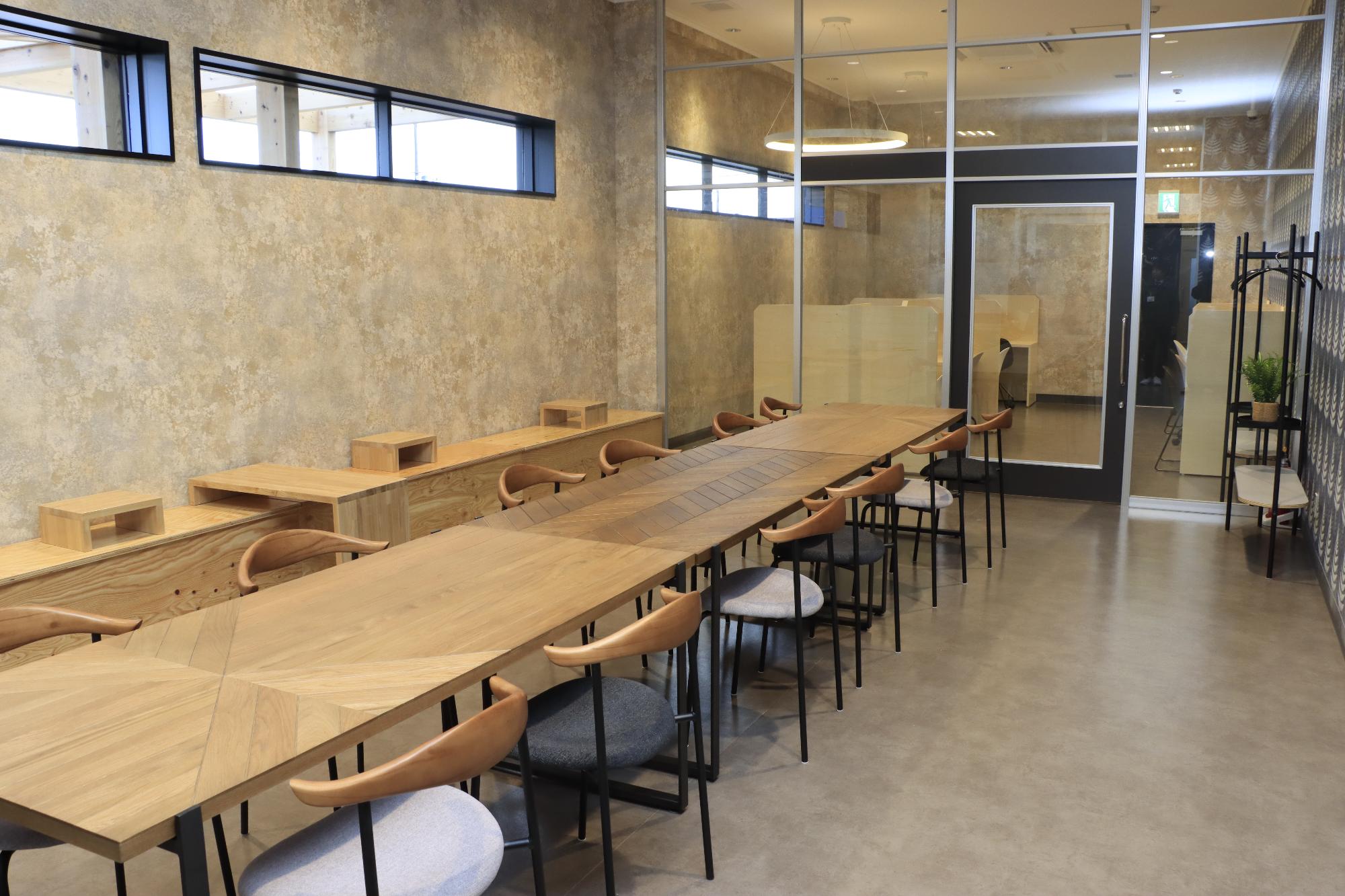 「学ViVA」に入ってすぐの部屋の様子