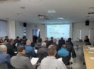 町認定農業者会と町農業委員会合同の研修会の様子1