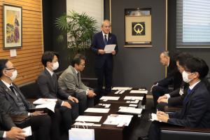 挨拶をする対馬様