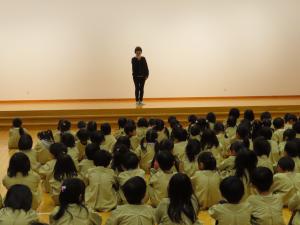 園長先生のおはなしの様子