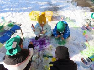 カラフル雪遊び