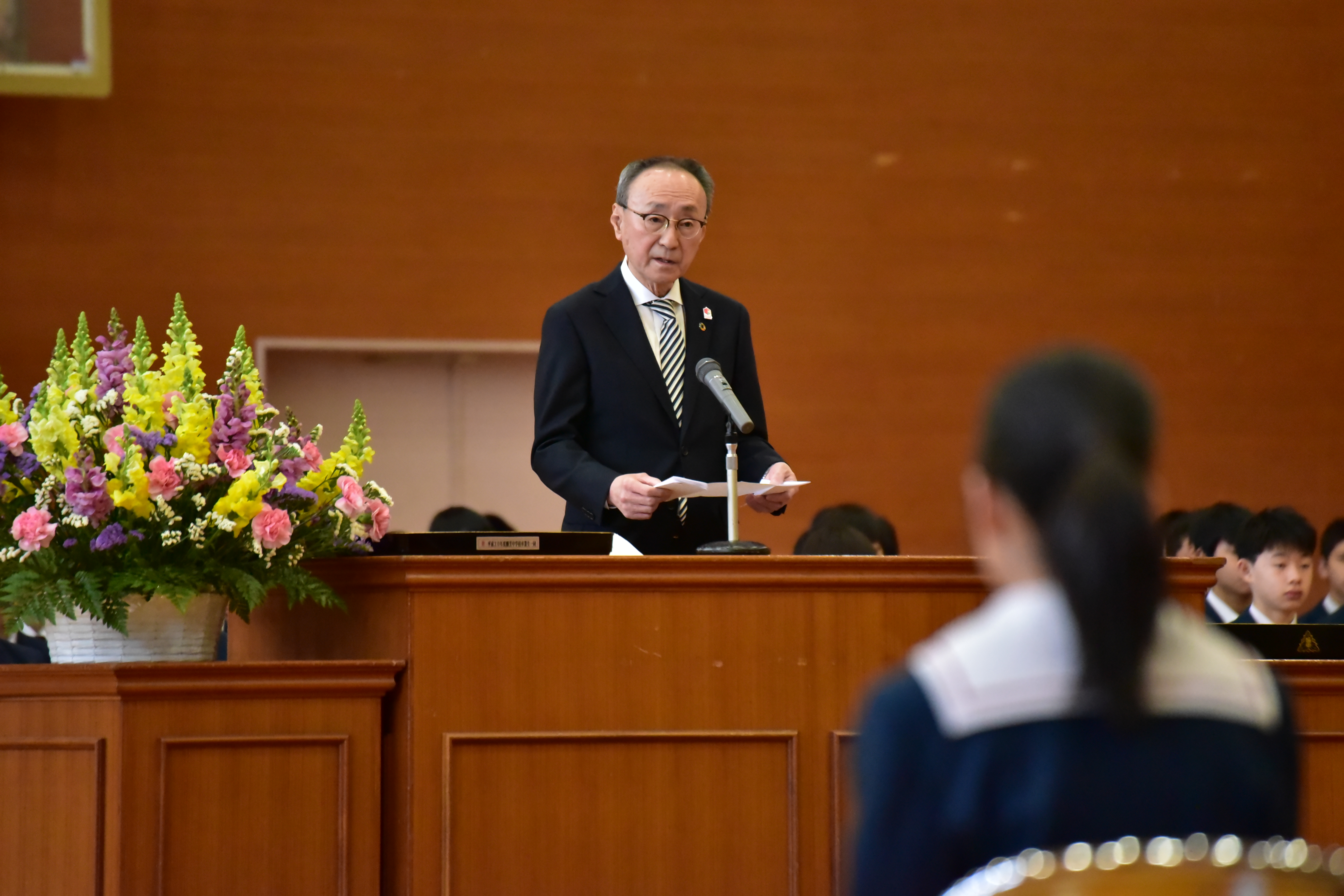 醸芳中学校卒業証書授与式に参列