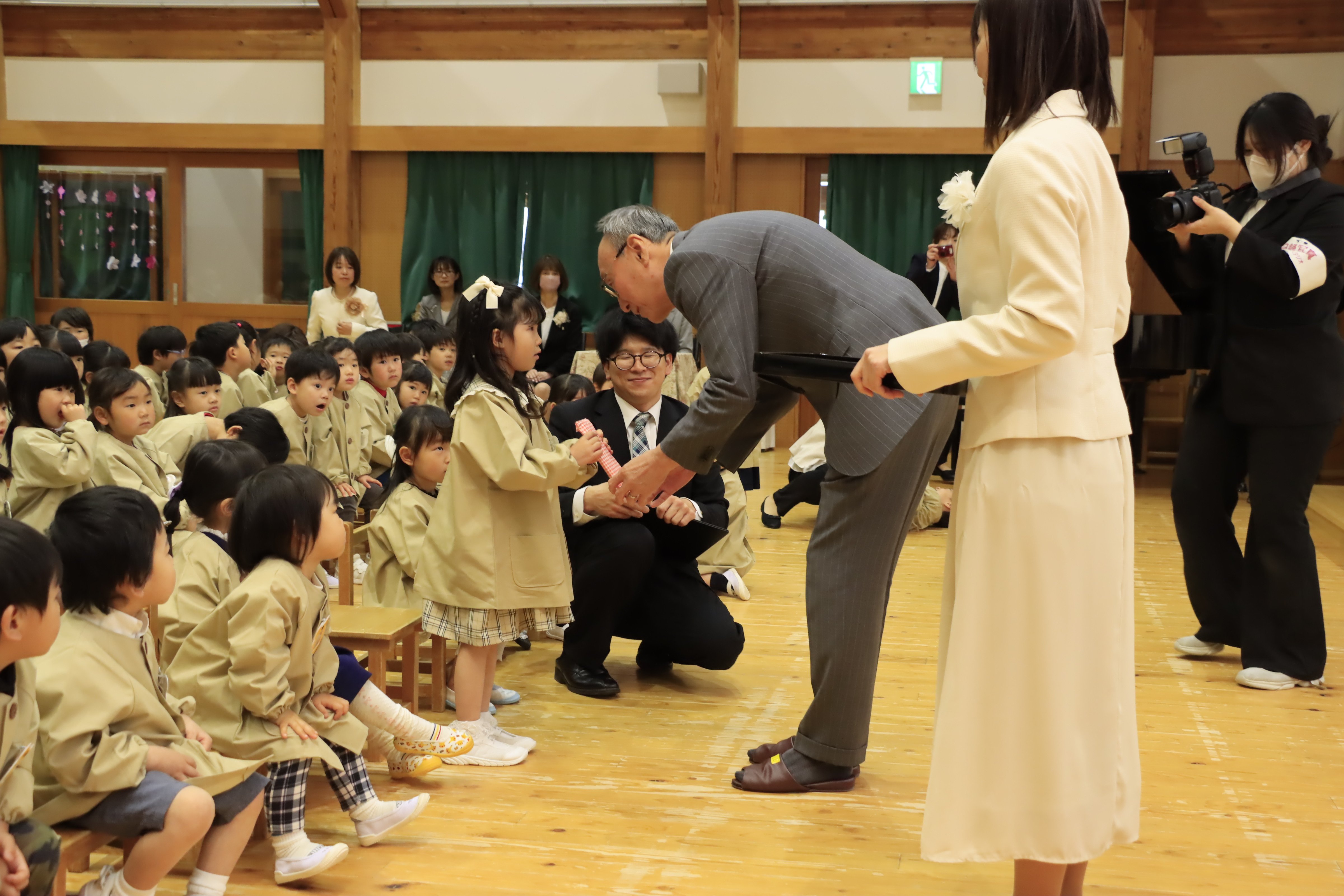 醸芳幼稚園入園式入園祝品授与