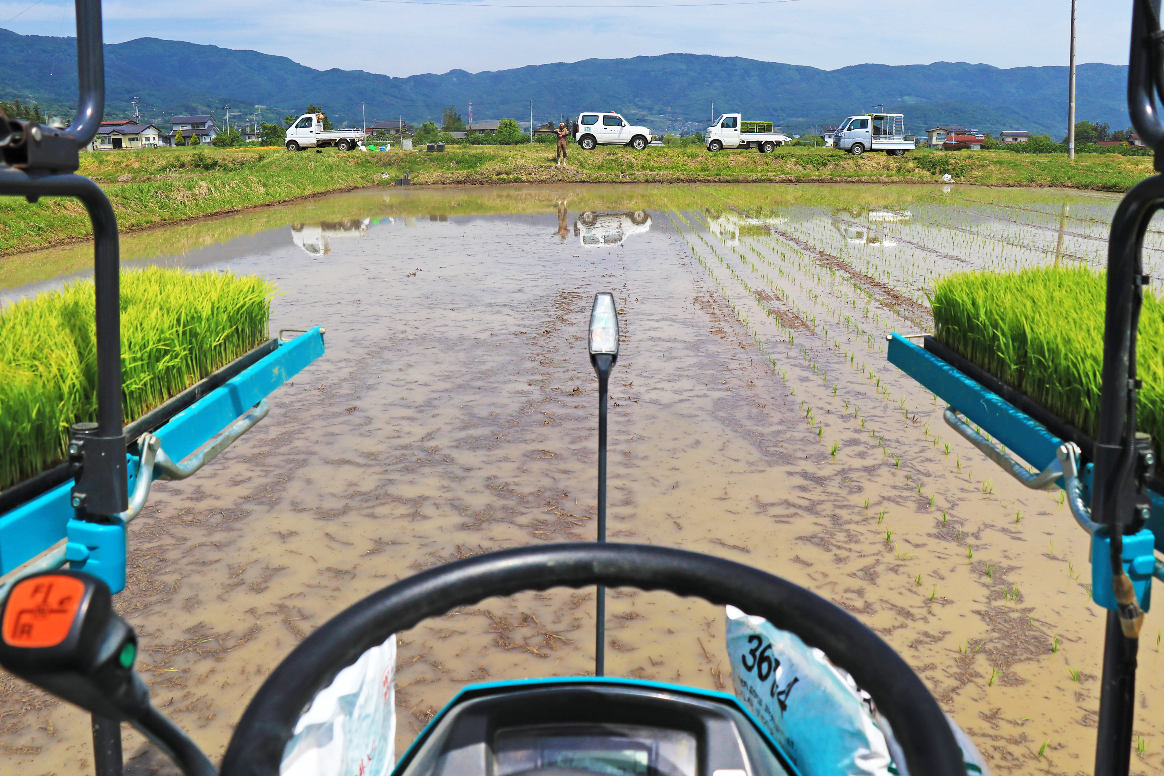 GPS付き田植え機